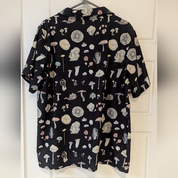 Shirt - Picture 4 of 6